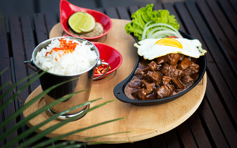 Akas-Pool Beach & Bar